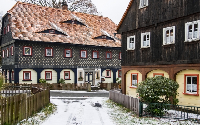 historische Umgebindehäuser in Waltersdorf im Zittauer Gebirge