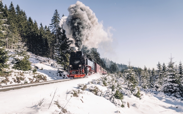 Harz Dampflok im Winter bei schönem Wetter