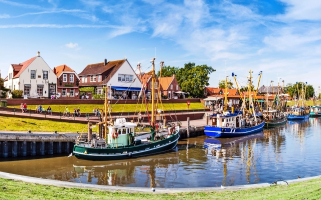 Hafen mit Fischerbooten in Greetsiel